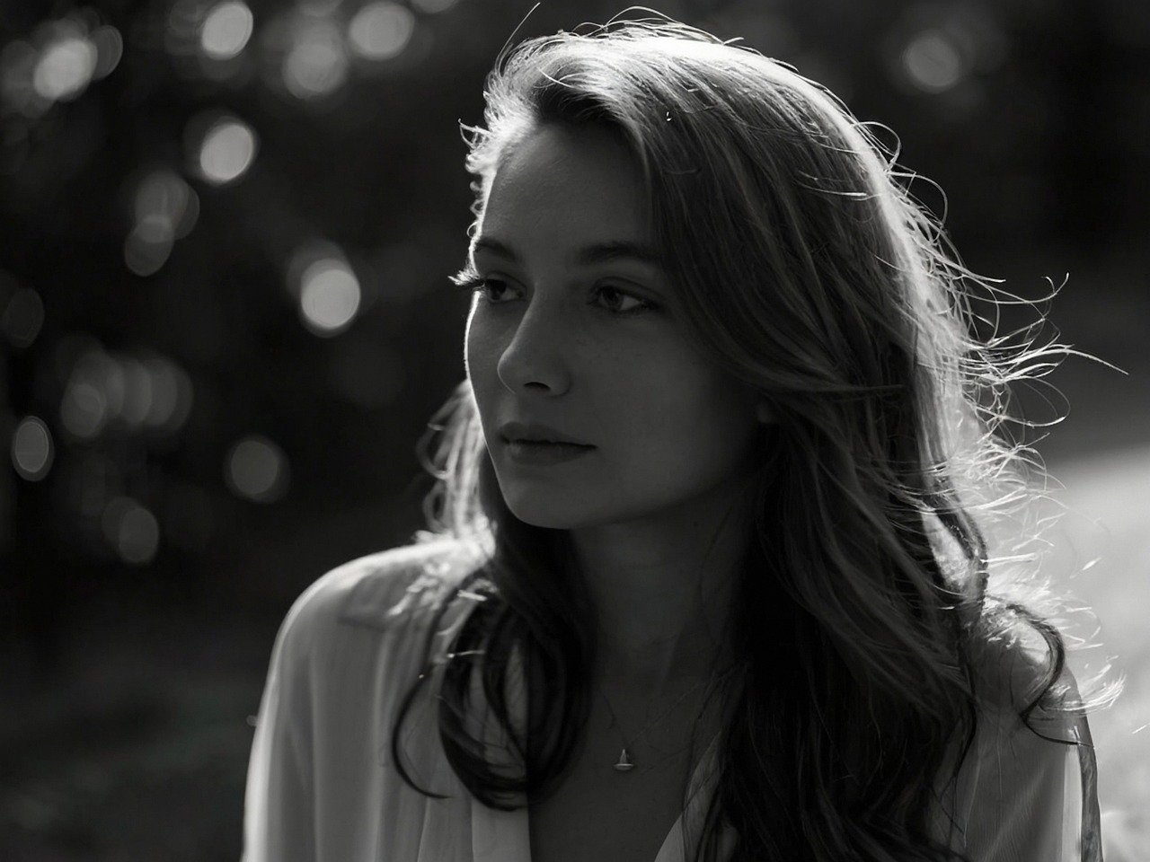 portrait, woman, monochrome-8767000.jpg